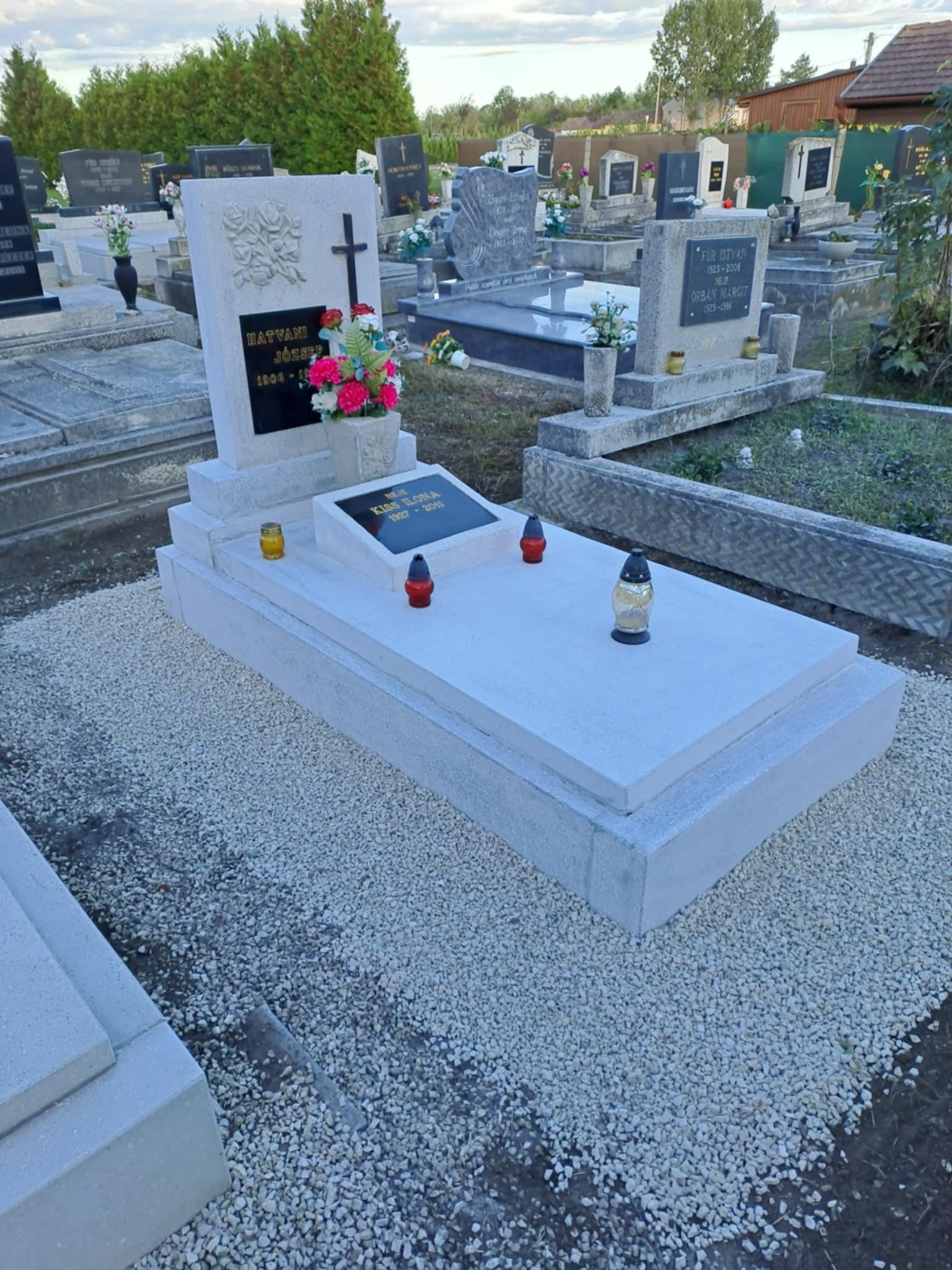 Múkőből készült sírkővek