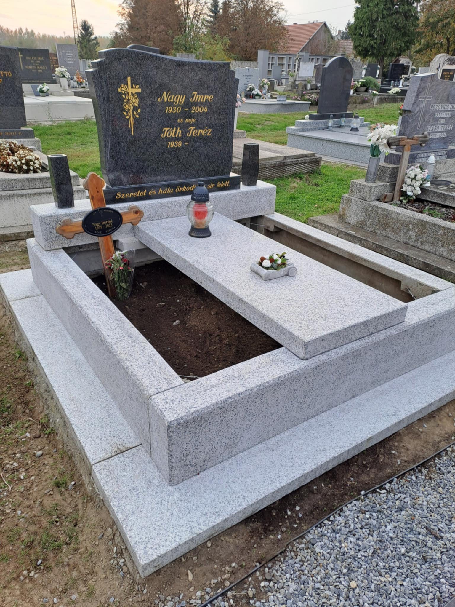 Múkőből készült sírkővek